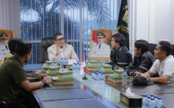 Ojol Banten Sampaikan Petisi saat Audiensi dengan Ketua DPRD Fahmi Hakim