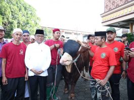 Warga Kreo Kota Tangerang Sambut Antusias Hewan Kurban Bantuan Presiden