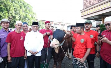 Warga Kreo Kota Tangerang Sambut Antusias Hewan Kurban Bantuan Presiden