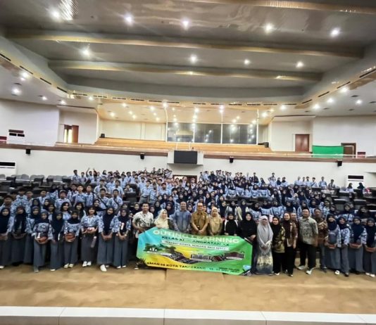 Ratusan Pelajar SMAN 14 Kota Tangerang Belajar Politik ke DPRD Banten