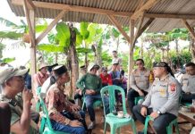 Kabag Binkar Biro SDM Polda Jabar Serahkan Bantuan ke Poktan Kiwari Cikalong Wetan