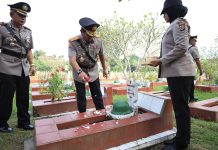 Wakapolda Banten Pimpin Ziarah Rombongan di TMP Ciceri dalam Rangka Hari Bhayangkara ke-80