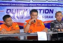 Tim Gabungan Temukan Life Jacket di Perairan Selat Sunda